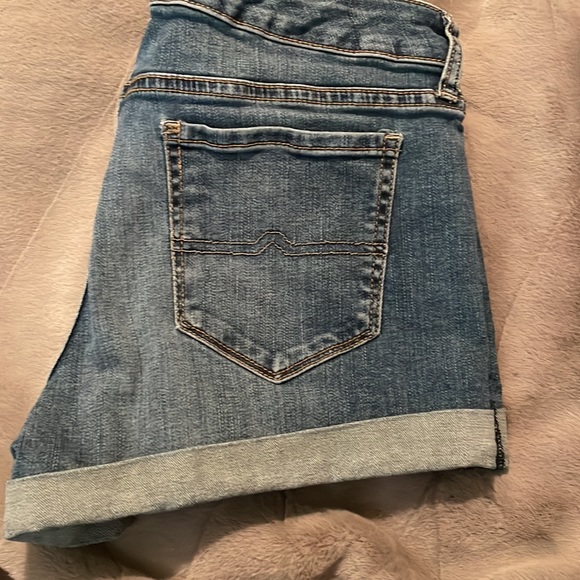Arizona Jean shorts - Picture 2 of 3